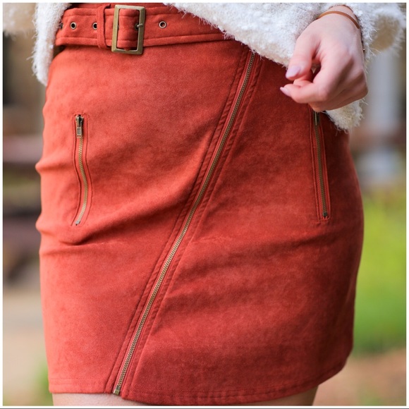LIVING ON THE EDGE SKIRT-CINNAMON - Picture 2 of 4